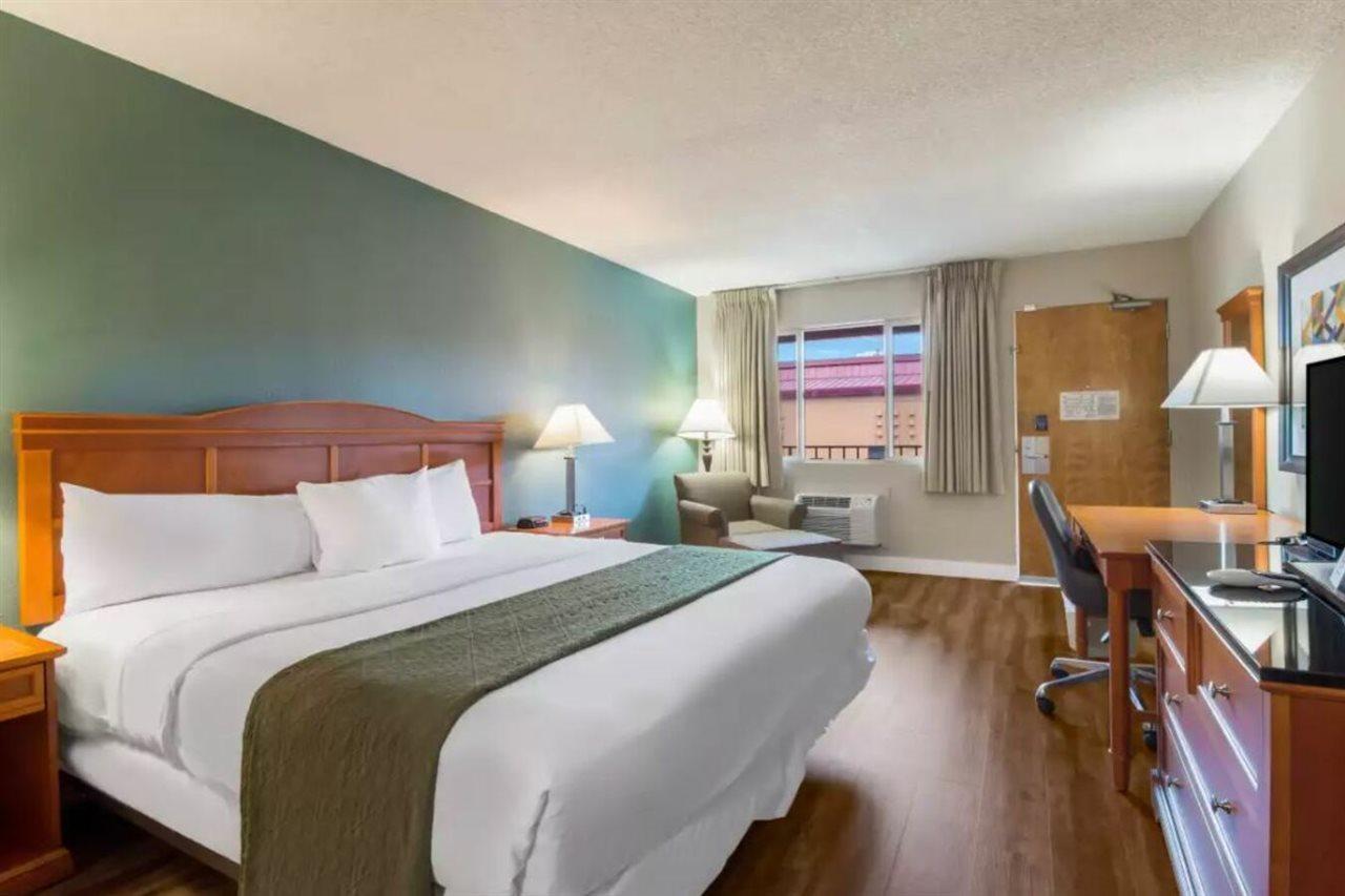 Rodeway Inn Portland Airport Экстерьер фото